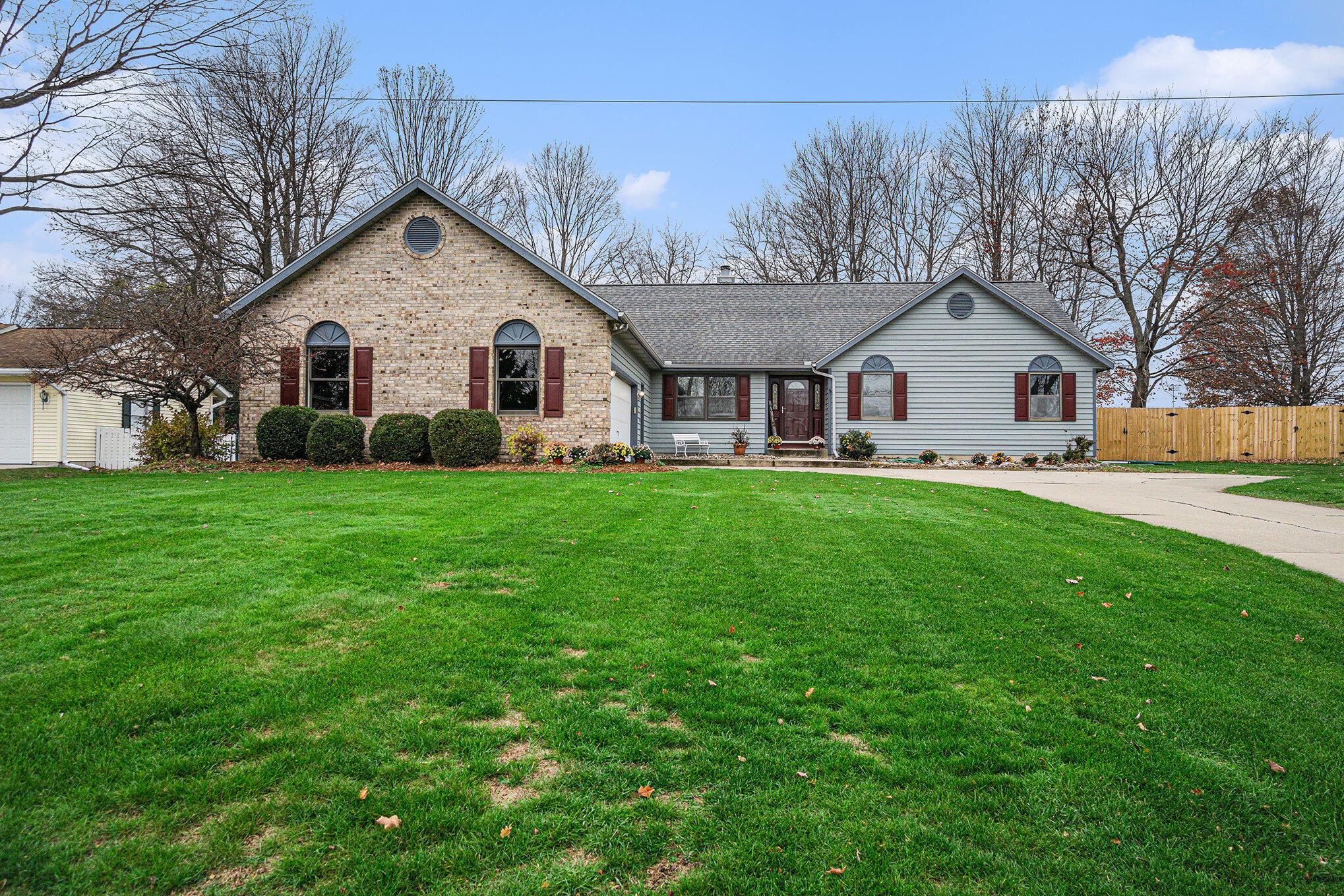 Kalamazoo, Michigan 49048, United States, 3 Bedrooms Bedrooms, ,3 BathroomsBathrooms,Residential,Pending,31694