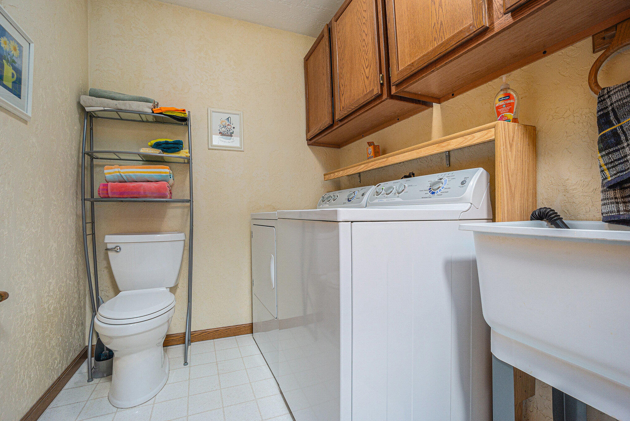 Kalamazoo, Michigan 49048, United States, 3 Bedrooms Bedrooms, ,3 BathroomsBathrooms,Residential,Pending,31694