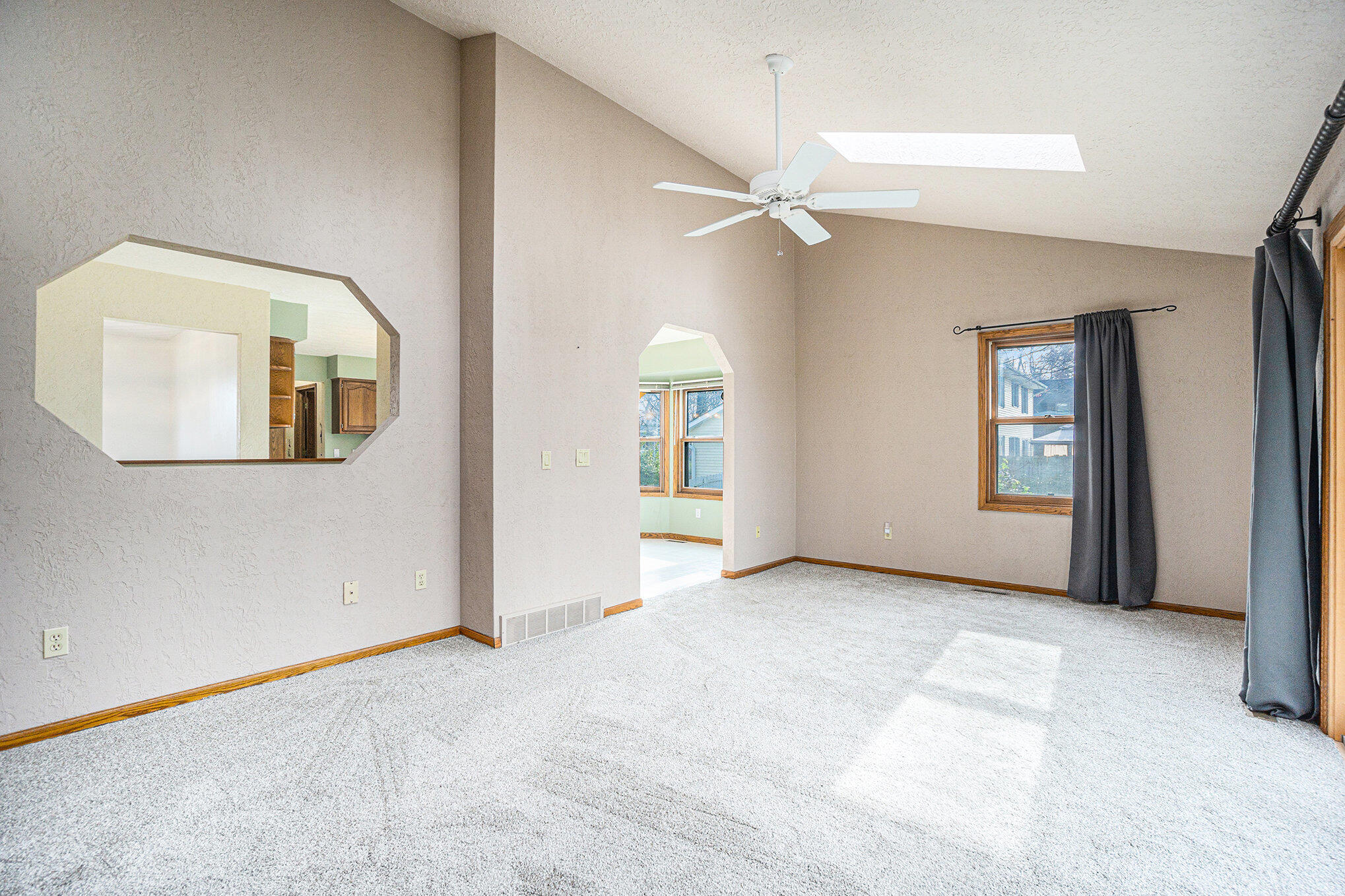 Kalamazoo, Michigan 49048, United States, 3 Bedrooms Bedrooms, ,3 BathroomsBathrooms,Residential,Pending,31694