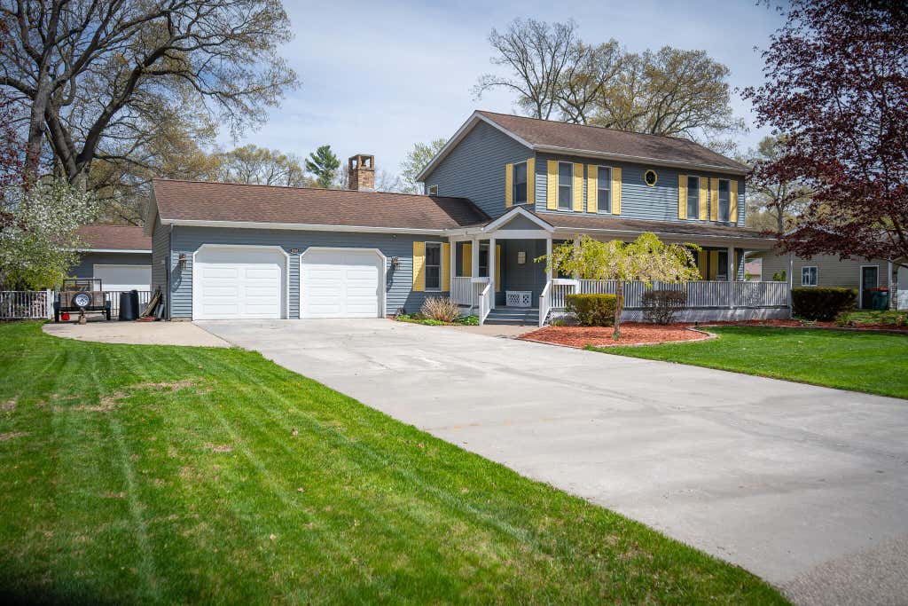 Photo of 1086 Ivanhoe Drive, Muskegon, MI 49445 (MLS # 26021049)