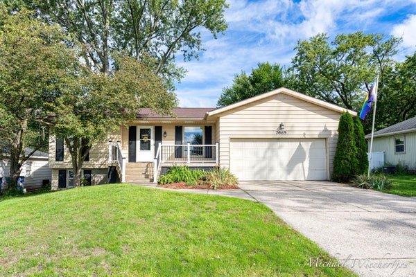 2665 BURTON ST SE, GRAND RAPIDS, MI 49546 - Image b9d4dea8cc7a10c31adf16ea9de72fc0/591989404