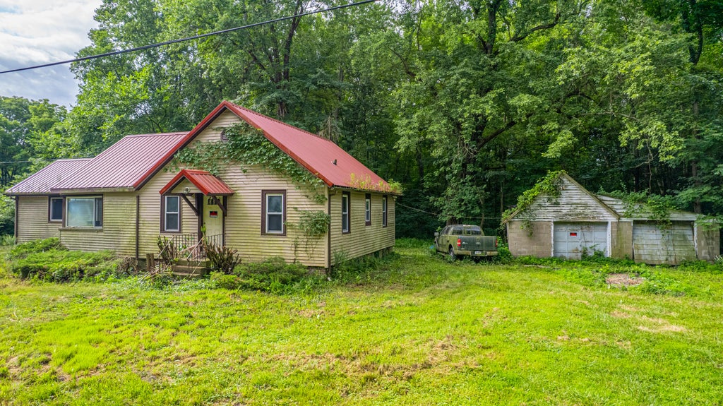 Photo of 346 E 900 N, La Porte, IN 46350 (MLS # 26038518)