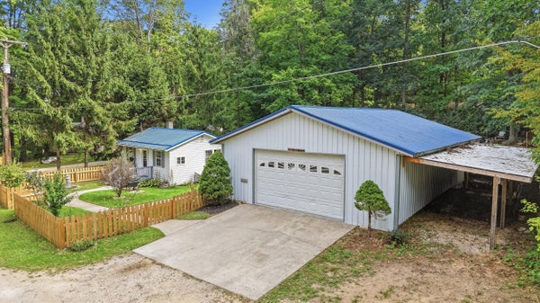 3944 TRUESDALE AVE, NEWAYGO, MI 49337 - Image b9f3293e02a84c9af89dd71e968f76fc/1806903178