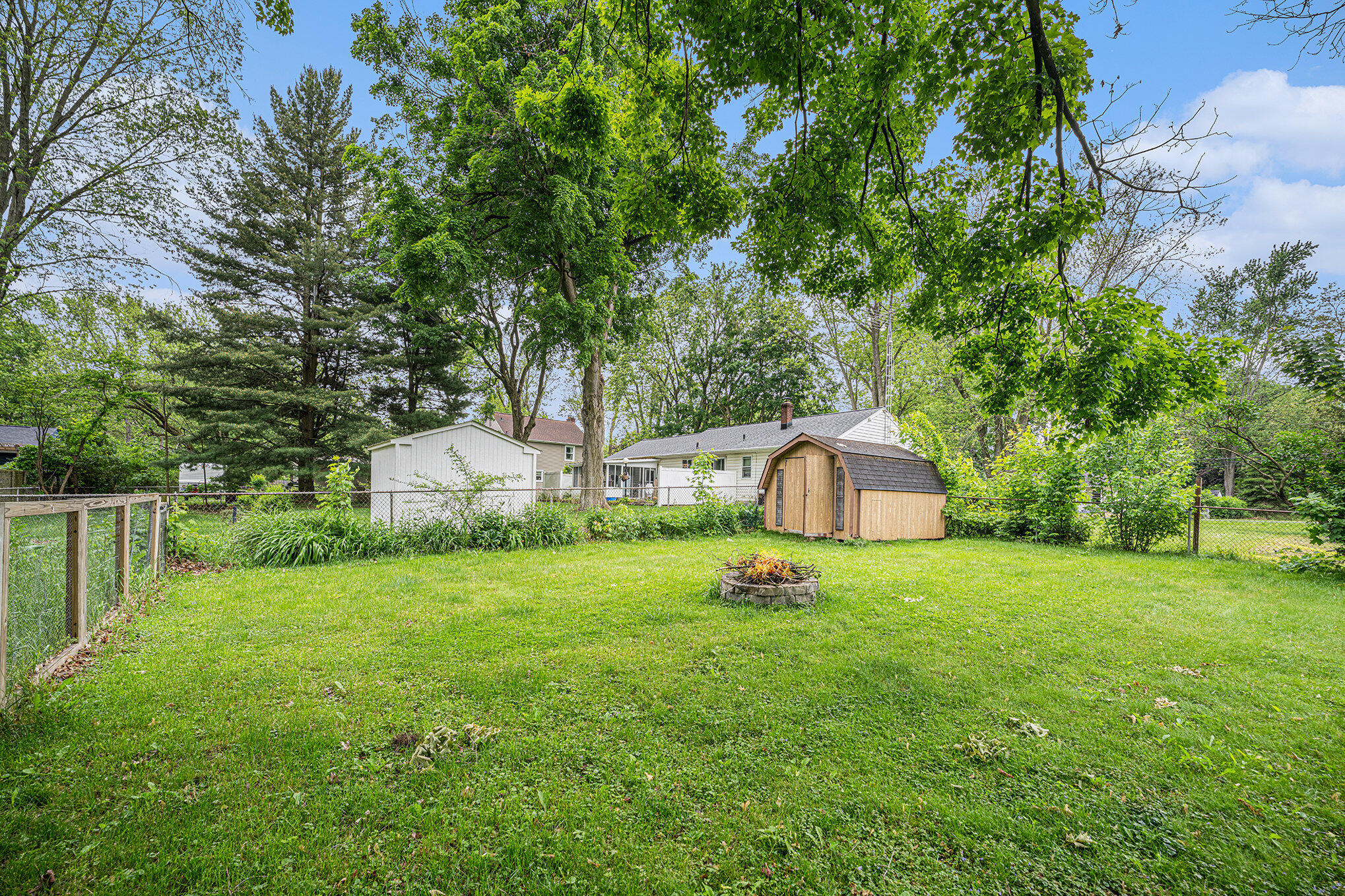 Kalamazoo, Michigan 49006, United States, 3 Bedrooms Bedrooms, ,2 BathroomsBathrooms,Residential,Active,164245