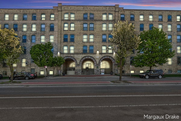 940 MONROE AVE NW, GRAND RAPIDS, MI 49503 - Image ba3181a11ec0d2e1ccb224a1c285fabd/743277293