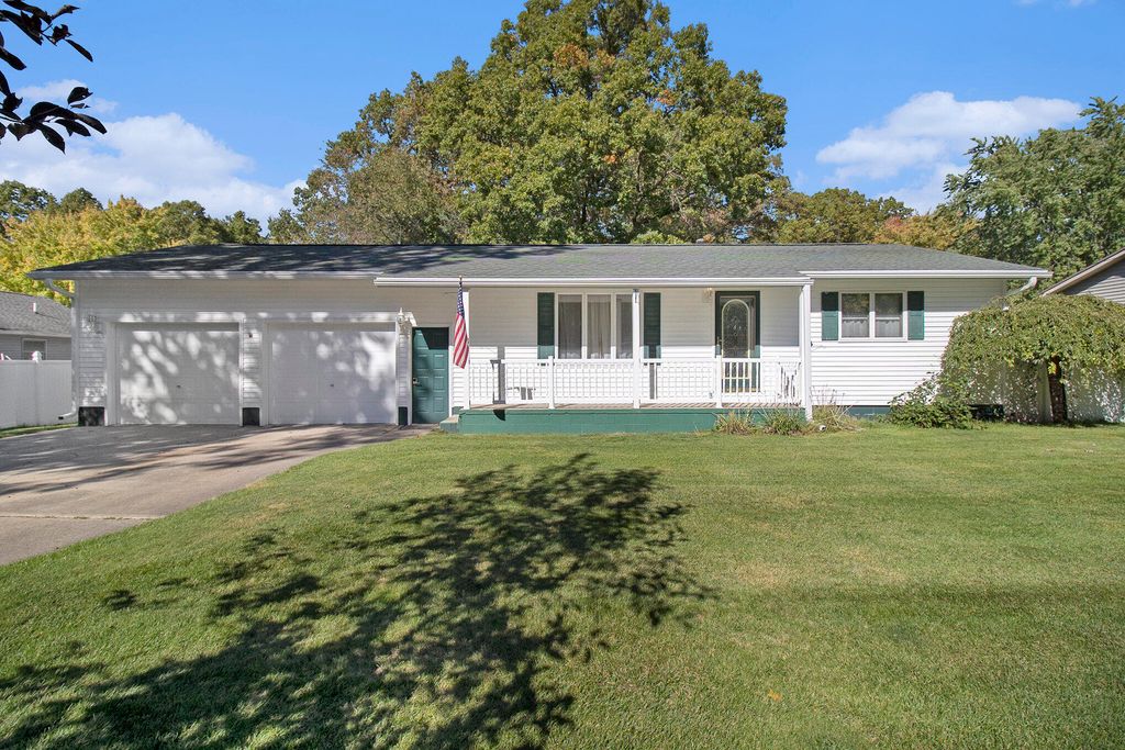Photo of 2756 Marquette Avenue, Muskegon, MI 49442 (MLS # 25052262)