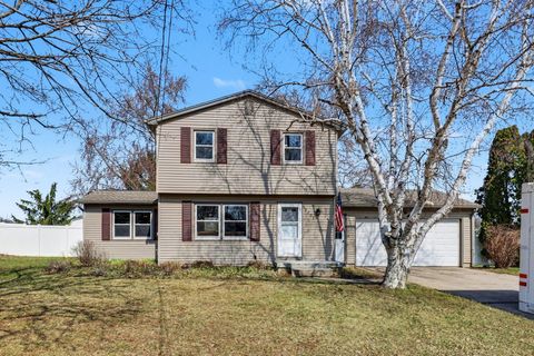 Photo of 2707 Sandalwood Court NE, Grand Rapids, MI 49525 (MLS # 26014649)