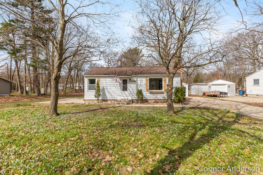Photo of 15403 Pine Street, Grand Haven, MI 49417 (MLS # 26015631)