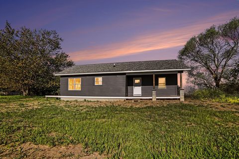 Photo of 6193 S Pere Marquette Highway, Pentwater, MI 49449 (MLS # 26024205)