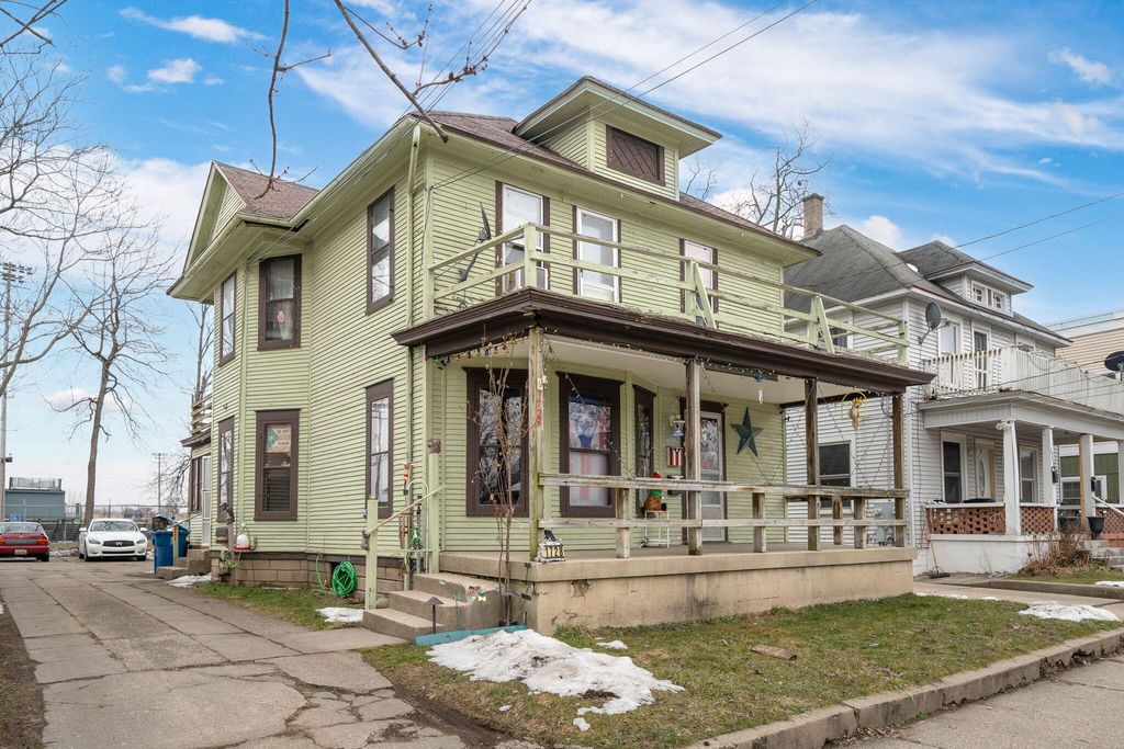 Photo of 1728 Godfrey Avenue SW, Wyoming, MI 49509 (MLS # 23006592)