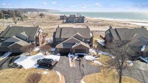 Photo of 176 Harbor Drive, Ludington, MI 49431 (MLS # 26011734)