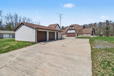 Photo of 8284 W Lake Holiday Drive, Mears, MI 49436 (MLS # 26017228)