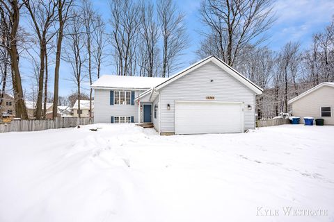 Photo of 15367 Lincoln Street, Grand Haven, MI 49417 (MLS # 26004680)