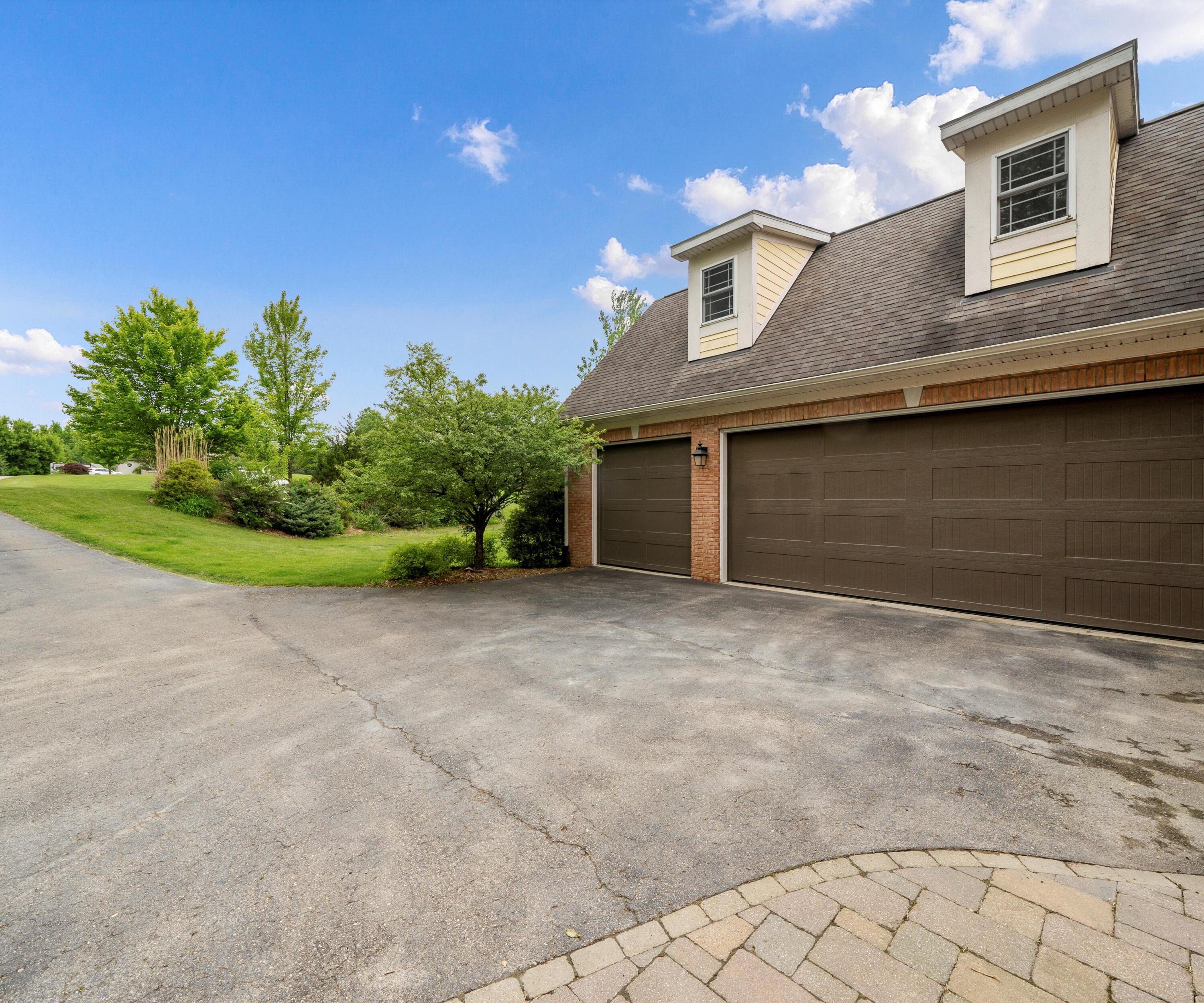 6201 Donovanridge