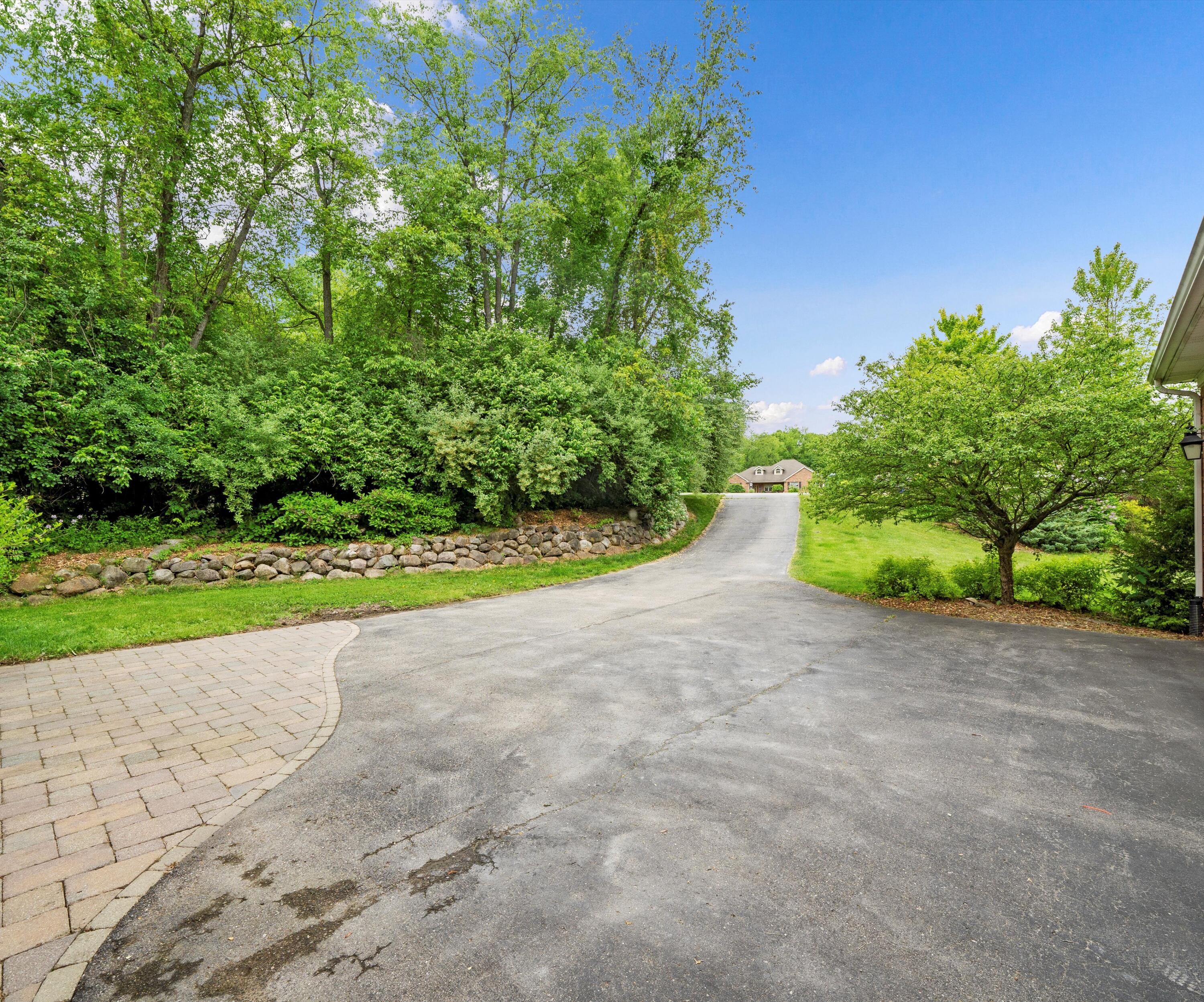 6201 Donovanridge