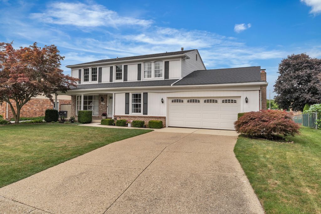 Photo of 33474 Vargo Dr, Livonia, MI 48152 (MLS # 25058678)