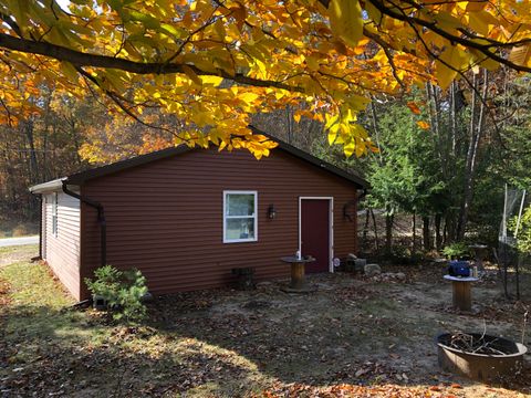 Photo of 6088 N Larson Road, Fountain, MI 49410 (MLS # 25029490) Photo of 6088 N Larson Road, Fountain, MI 49410 (MLS # 25029490)