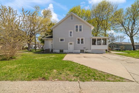 Photo of 1000 Evergreen Street SE, Grand Rapids, MI 49507 (MLS # 26017501)
