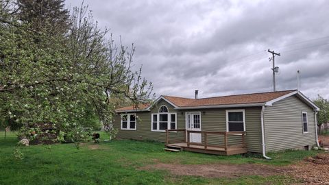 Photo of 4640 N Harding Avenue, Harrison, MI 48625 (MLS # 25051150)