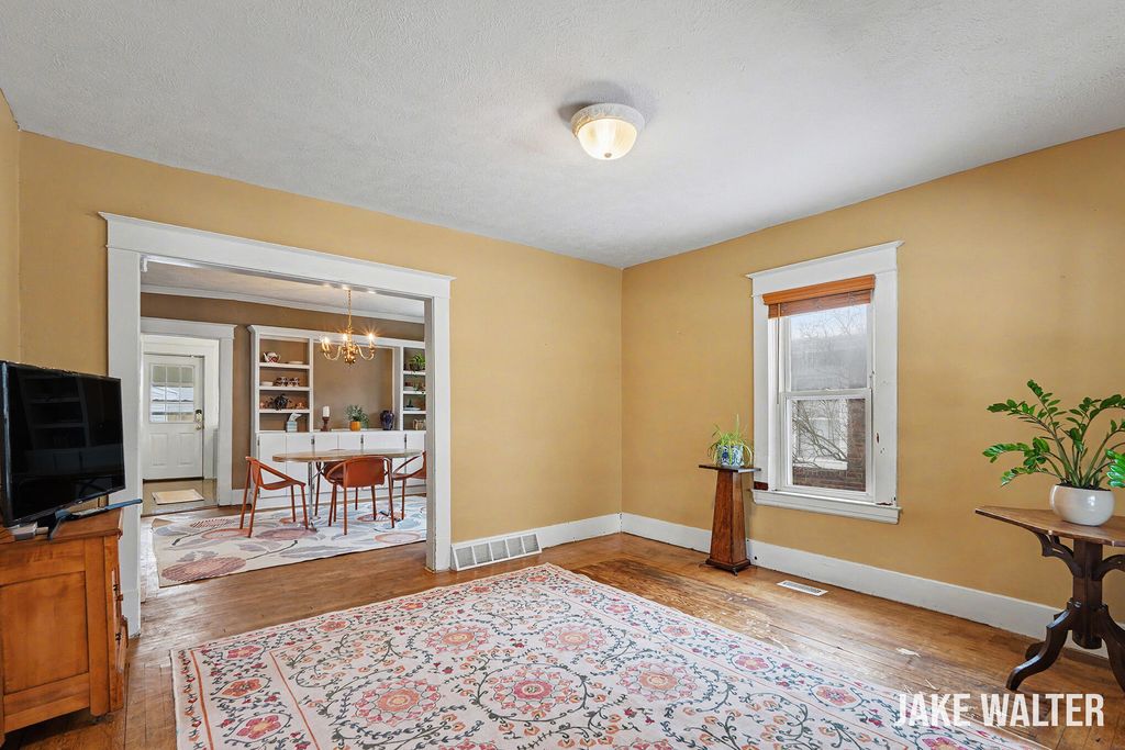 Photo of 1125 Veto Street NW, Grand Rapids, MI 49504 (MLS # 26005248)