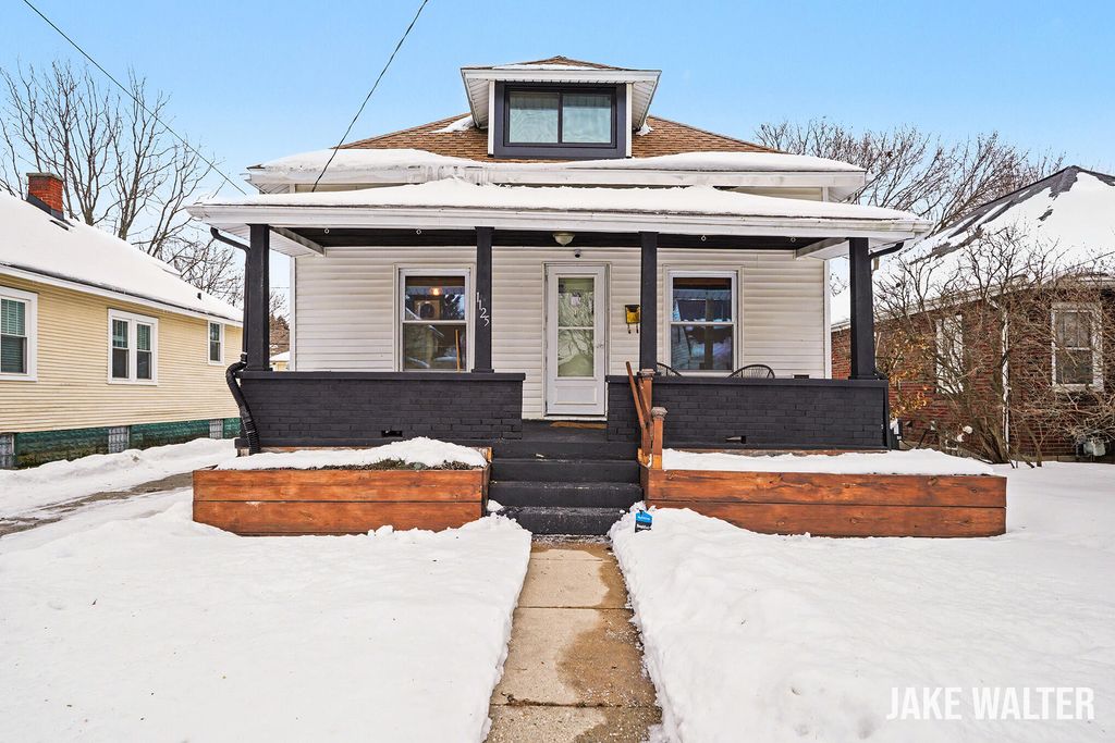 Photo of 1125 Veto Street NW, Grand Rapids, MI 49504 (MLS # 26005248)