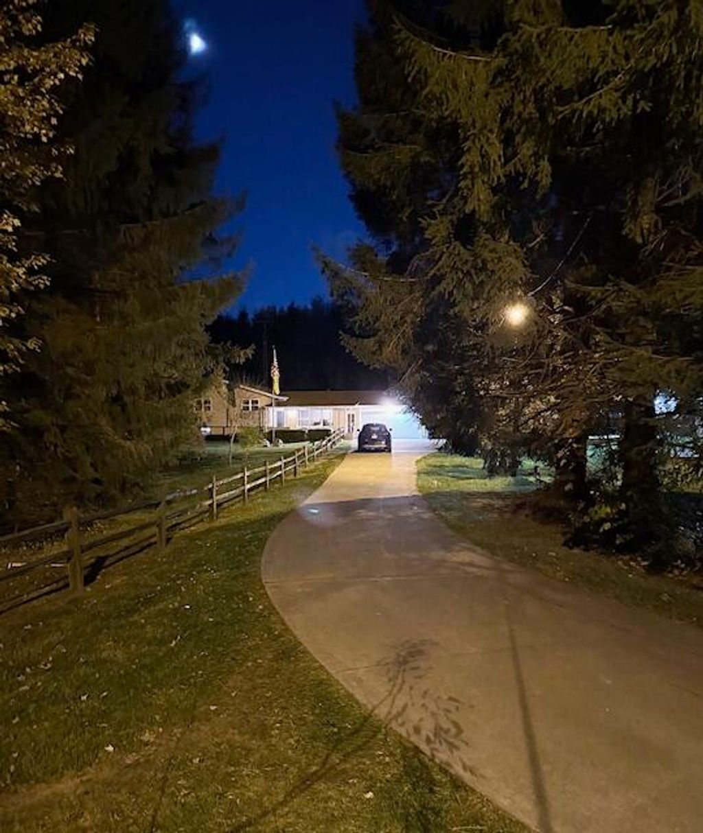 Photo of 4327 Pier Road, Benton Harbor, MI 49022 (MLS # 25056599)