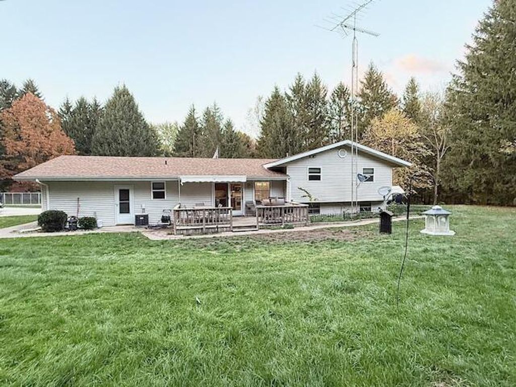 Photo of 4327 Pier Road, Benton Harbor, MI 49022 (MLS # 25056599)