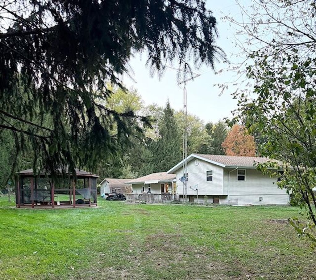 Photo of 4327 Pier Road, Benton Harbor, MI 49022 (MLS # 25056599)