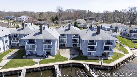 Photo of 400 Lakeview Court #25D, Spring Lake, MI 49456 (MLS # 26014726)