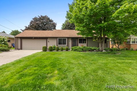 Single Family Residence in Grand Rapids MI 501 Worcester Drive.jpg