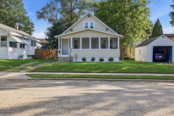 812 GRACELAND ST NE, GRAND RAPIDS, MI 49505 - Image bcbd89e92f7db661a437493d820cfb6f/270712441