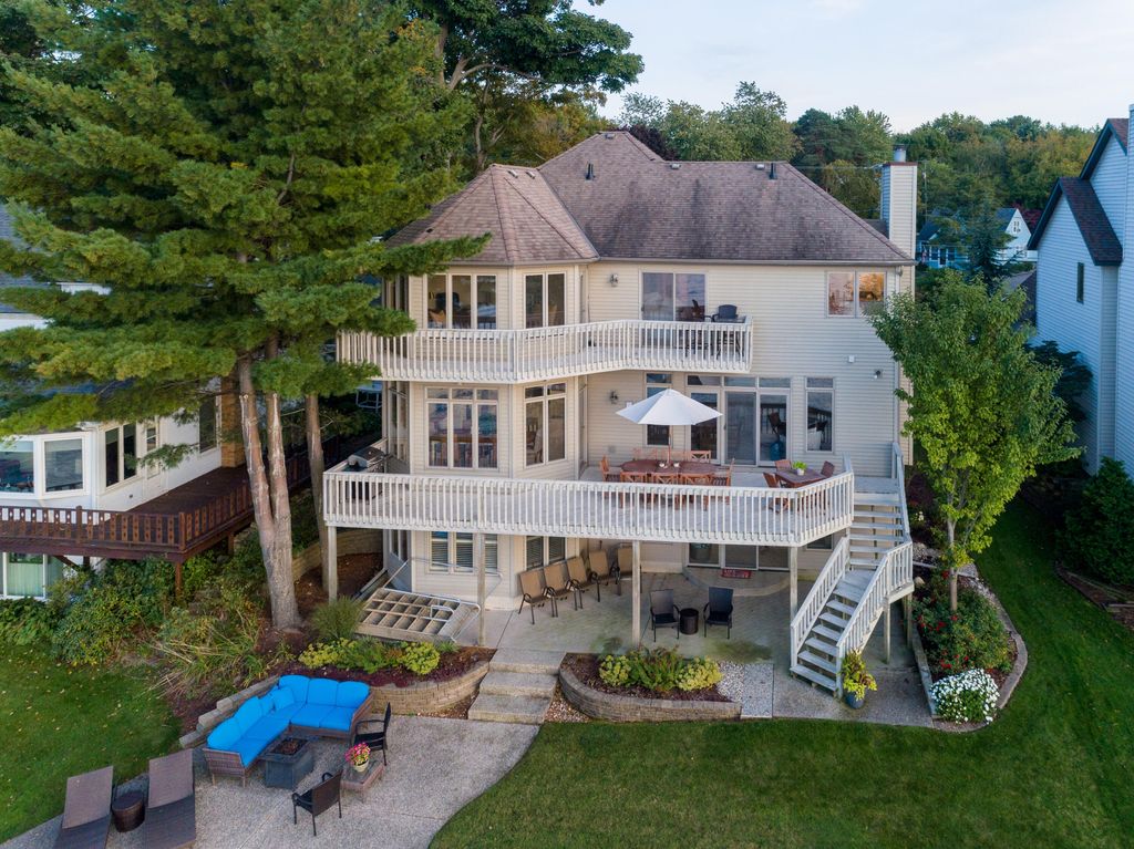 Photo of 1761 South Shore Drive, Holland, MI 49423 (MLS # 25013077)