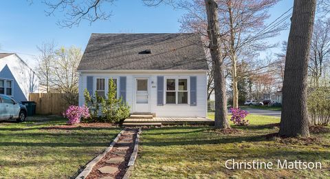 Photo of 1889 Manor Drive, Norton Shores, MI 49441 (MLS # 26017732)