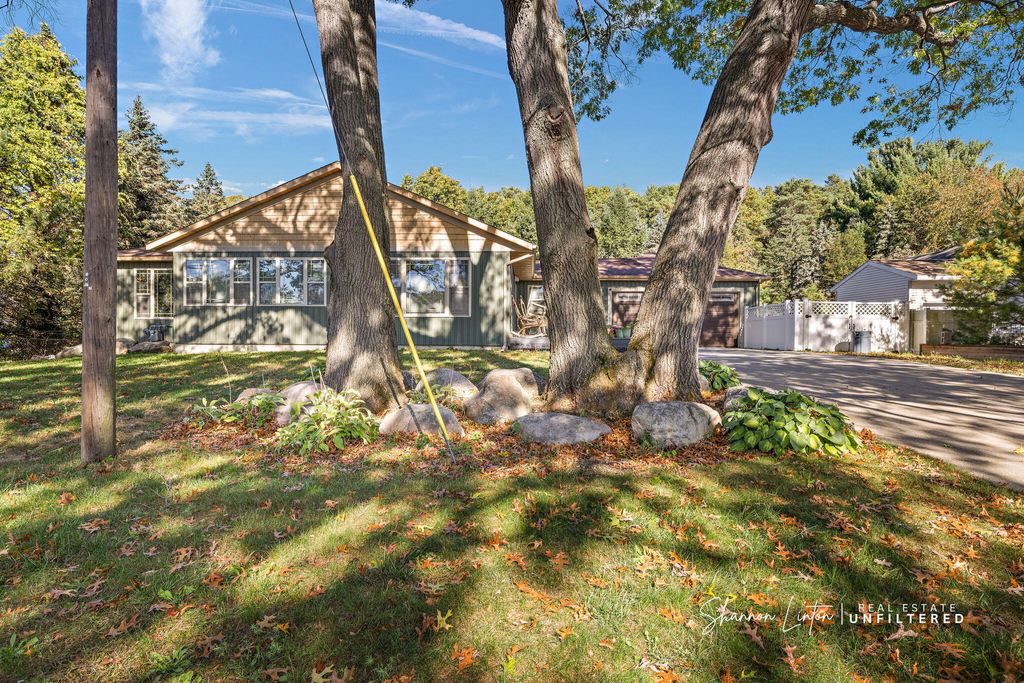 Photo of 15777 Rannes Street, Spring Lake, MI 49456 (MLS # 26008158)