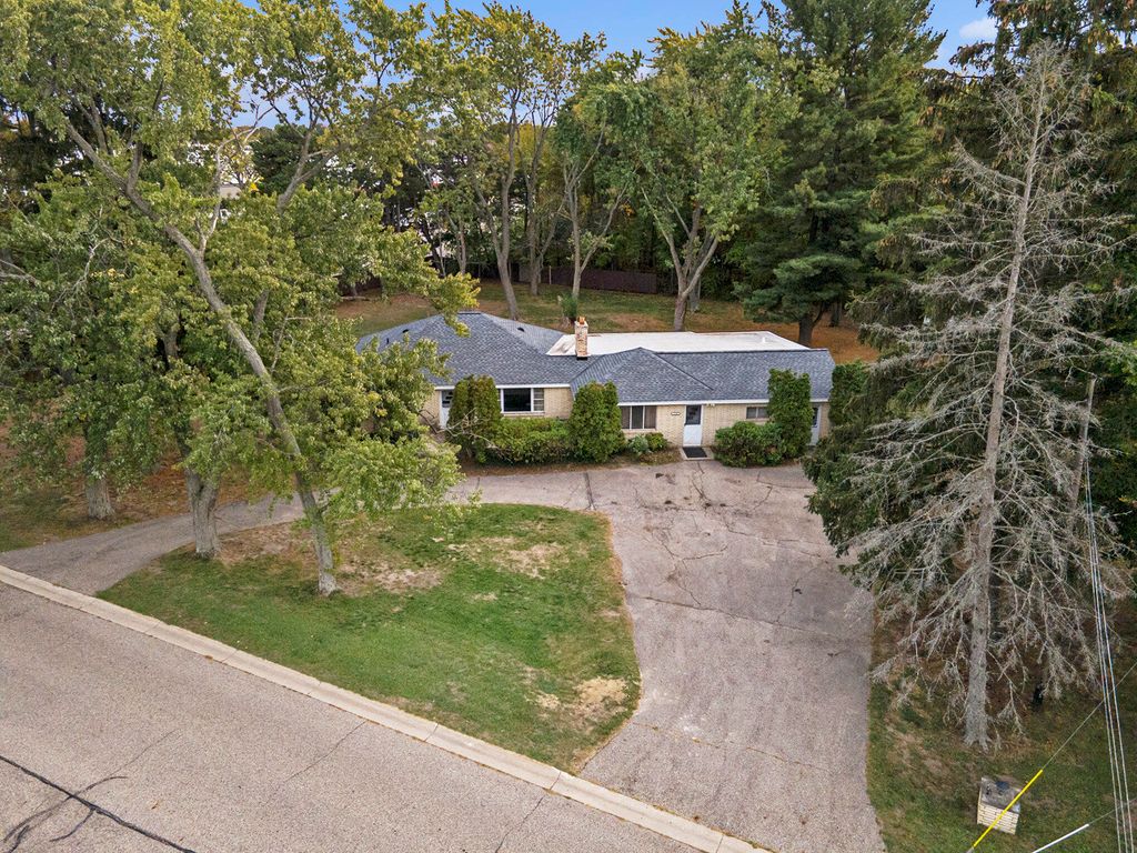 Photo of 13182 Greenly Street, Holland, MI 49424 (MLS # 25054201)