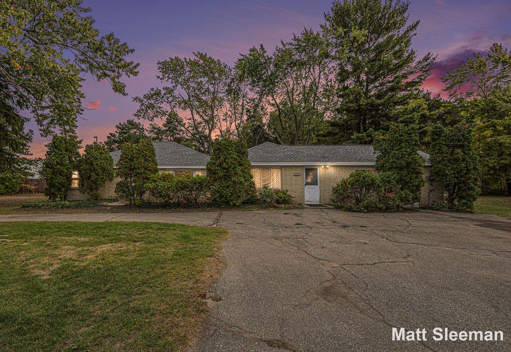 Photo of 13182 Greenly Street, Holland, MI 49424 (MLS # 25054201)