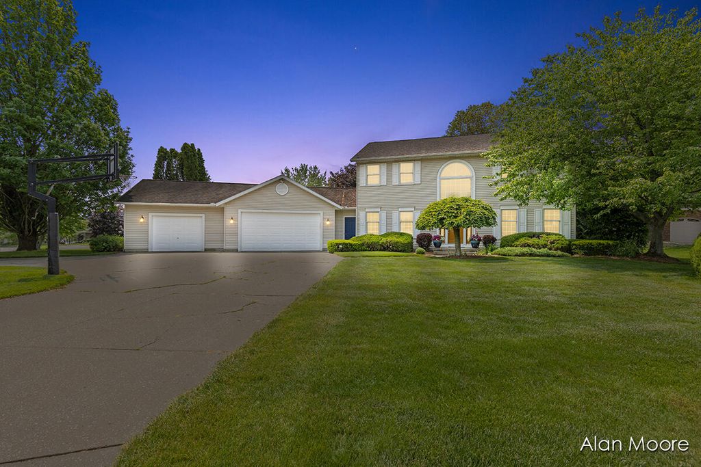 Photo of 6574 Gran Via Drive NE, Rockford, MI 49341 (MLS # 25026125)