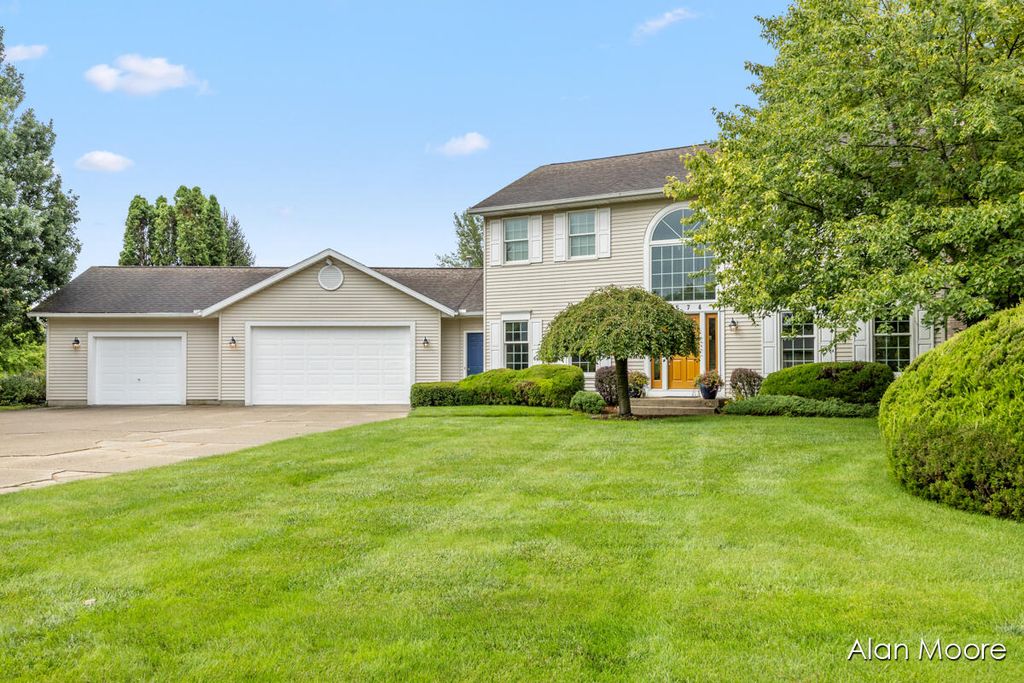 Photo of 6574 Gran Via Drive NE, Rockford, MI 49341 (MLS # 25026125)