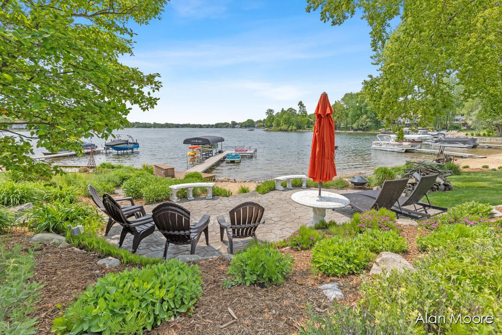 Photo of 6574 Gran Via Drive NE, Rockford, MI 49341 (MLS # 25026125)