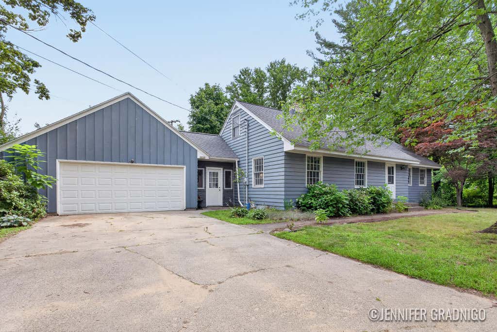 Photo of 943 Grandridge Court, Holland, MI 49423 (MLS # 26042714)