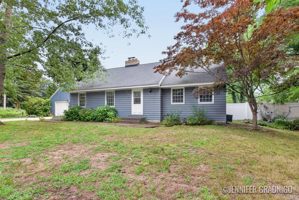 Photo of 943 Grandridge Court, Holland, MI 49423 (MLS # 26042714)