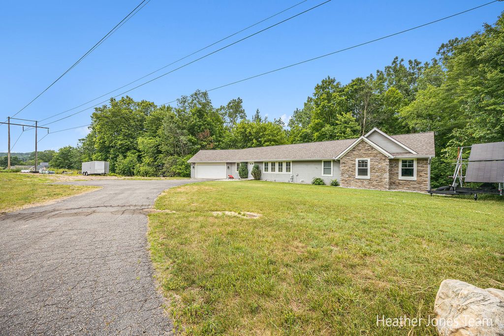 Photo of 8035 Jericho Avenue NE, Rockford, MI 49341 (MLS # 25031109)
