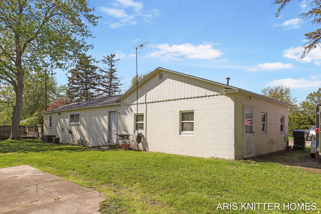 Photo of 2756 Beeline Road, Holland, MI 49424 (MLS # 26020881)