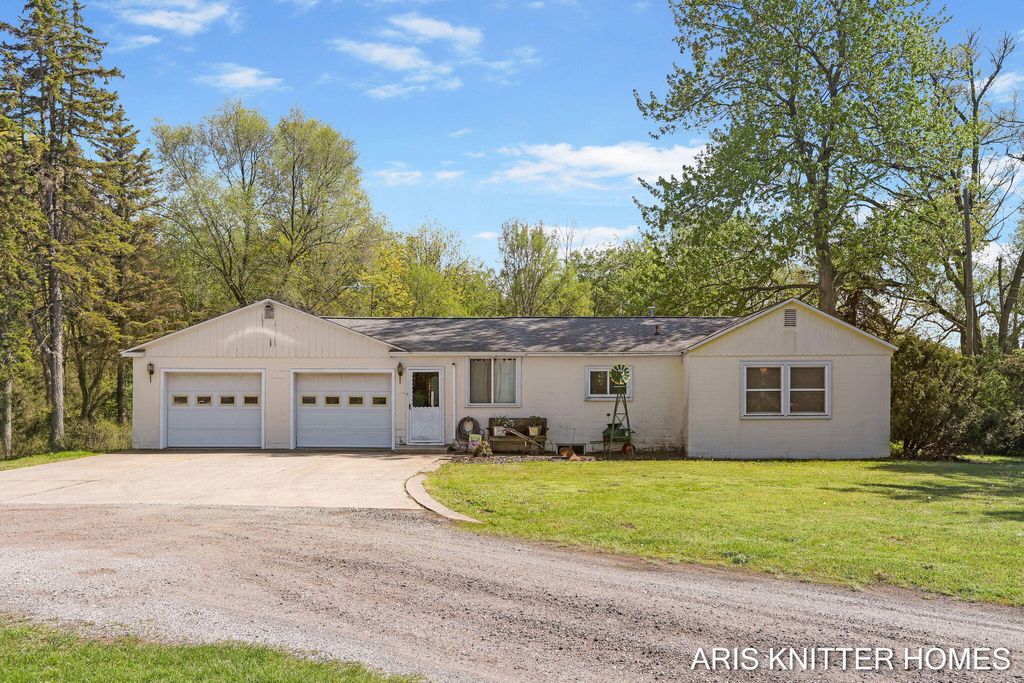 Photo of 2756 Beeline Road, Holland, MI 49424 (MLS # 26020881)