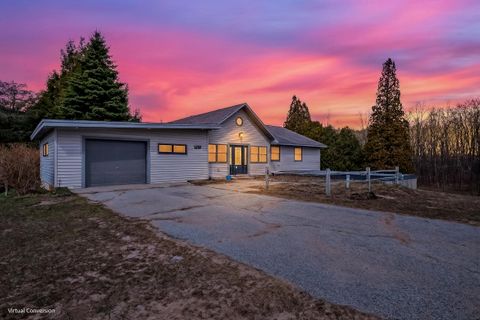 Photo of 25 N Oceana Drive, Shelby, MI 49455 (MLS # 26012710)