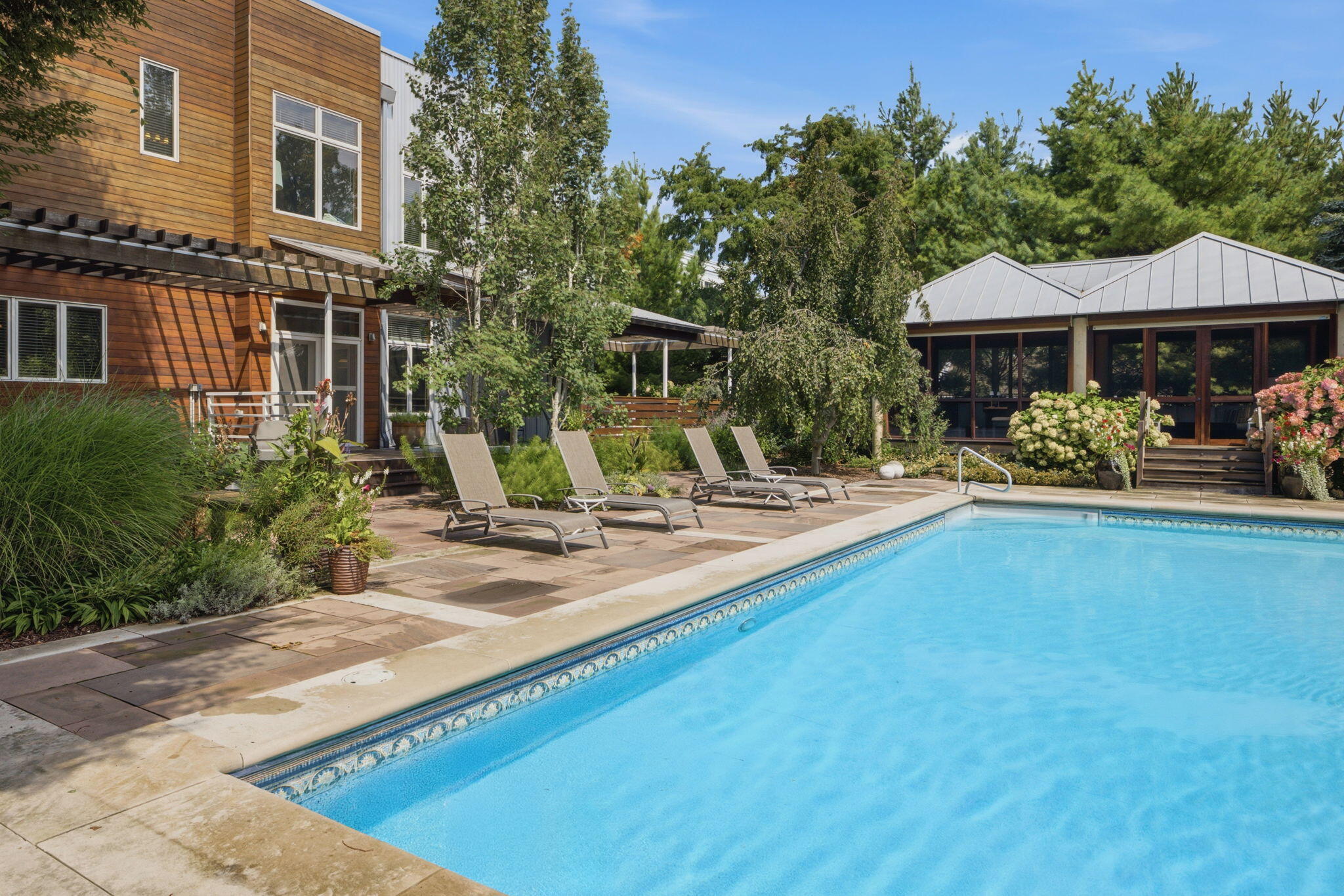 51108 Lake Park Drive