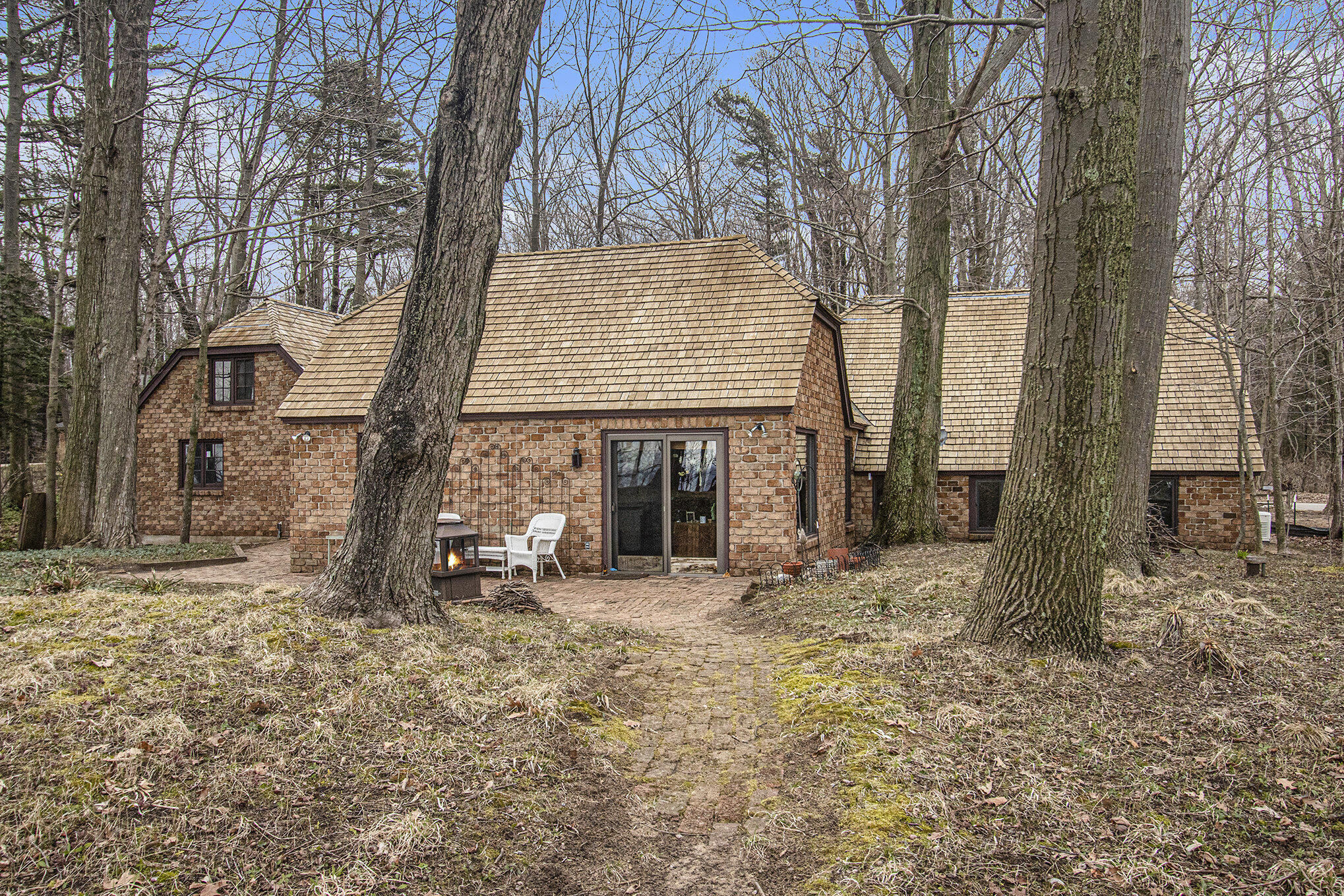 2580 Lakeshore Drive
