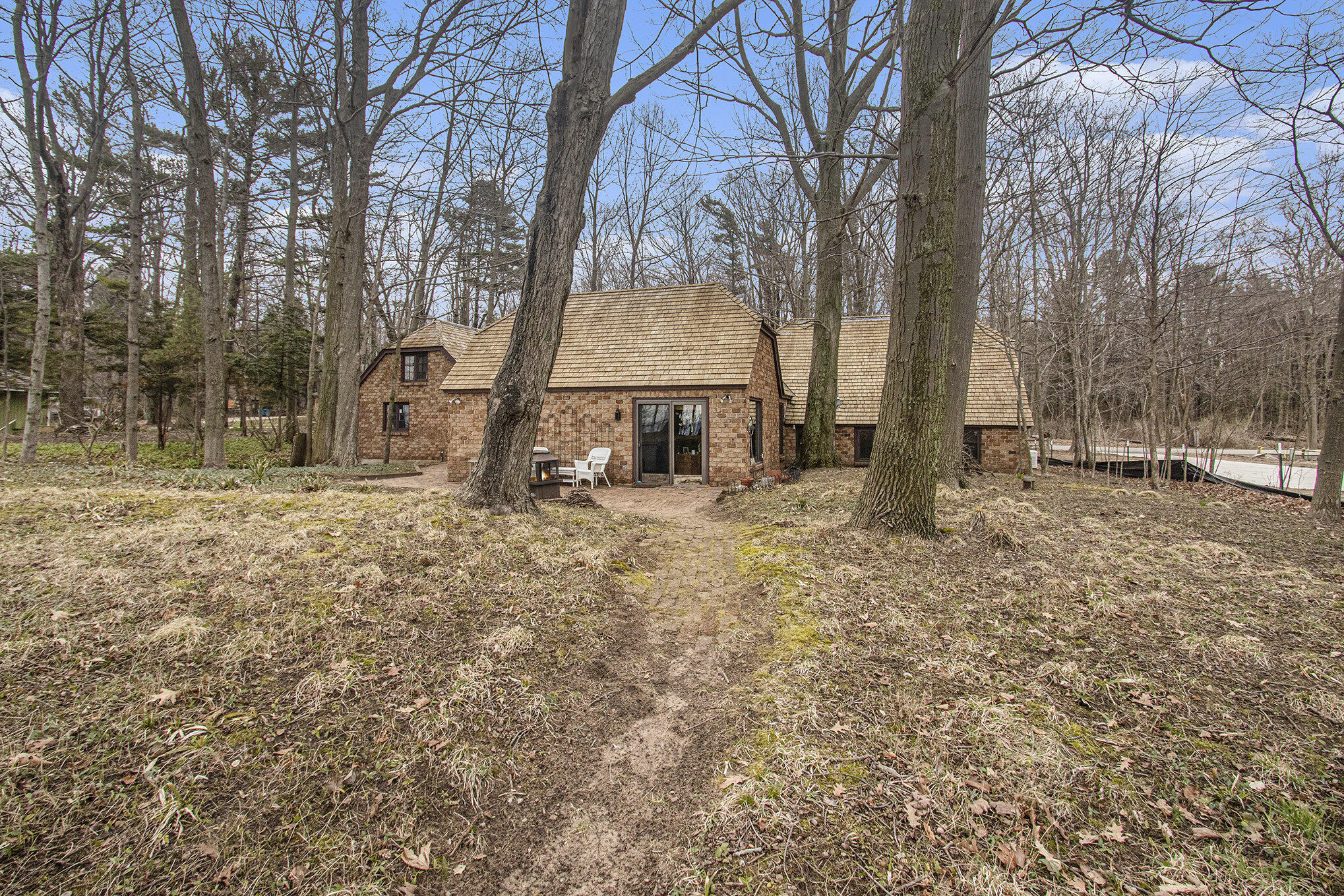 2580 Lakeshore Drive