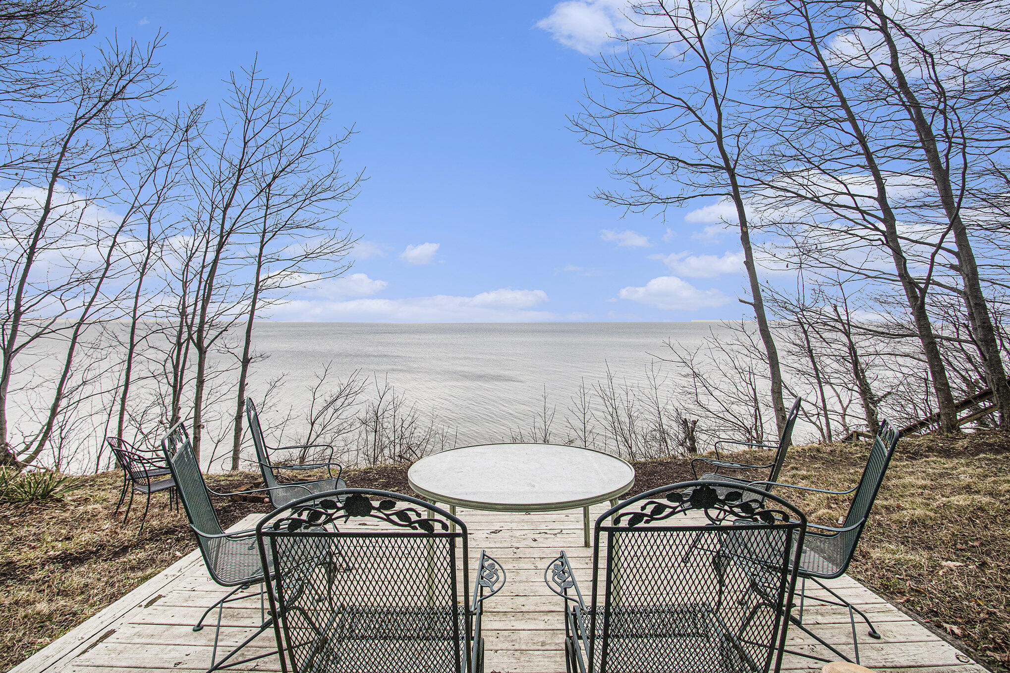 2580 Lakeshore Drive