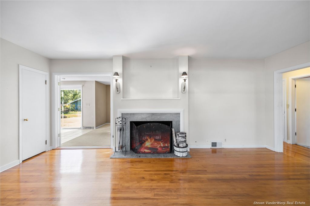 Photo of 244 Grand Avenue, Grand Haven, MI 49417 (MLS # 25052793)